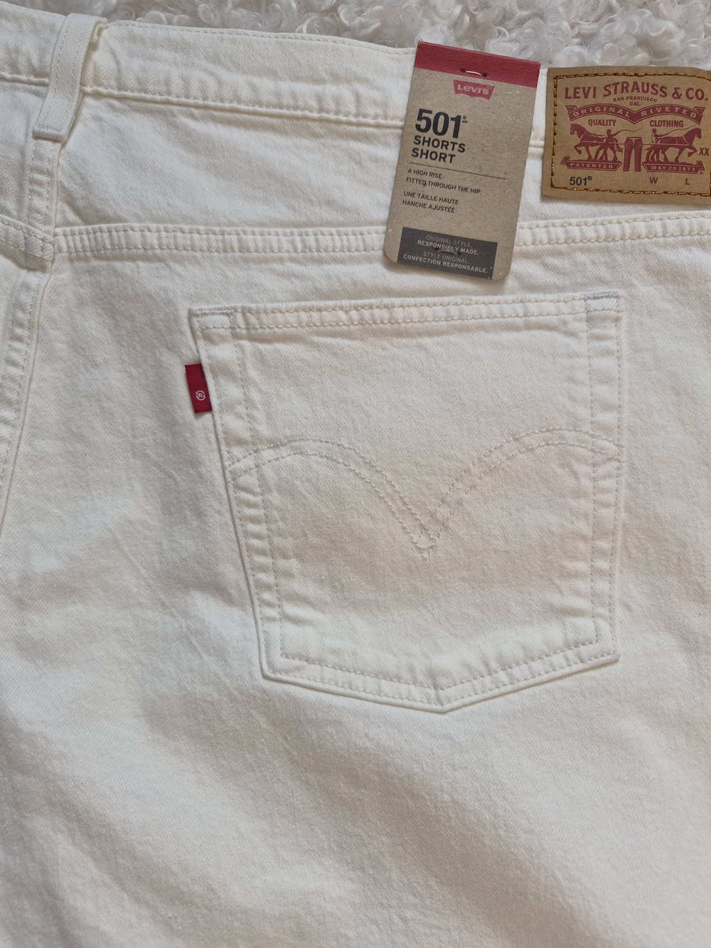BNWT Levi's 501 Original 24 High Rise Denim Shorts White Cut Off Raw Hem Boho - Picture 11 of 12